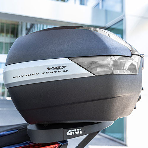 Valigia V47 TECH, con inserto carbon look e catadiottri fumé