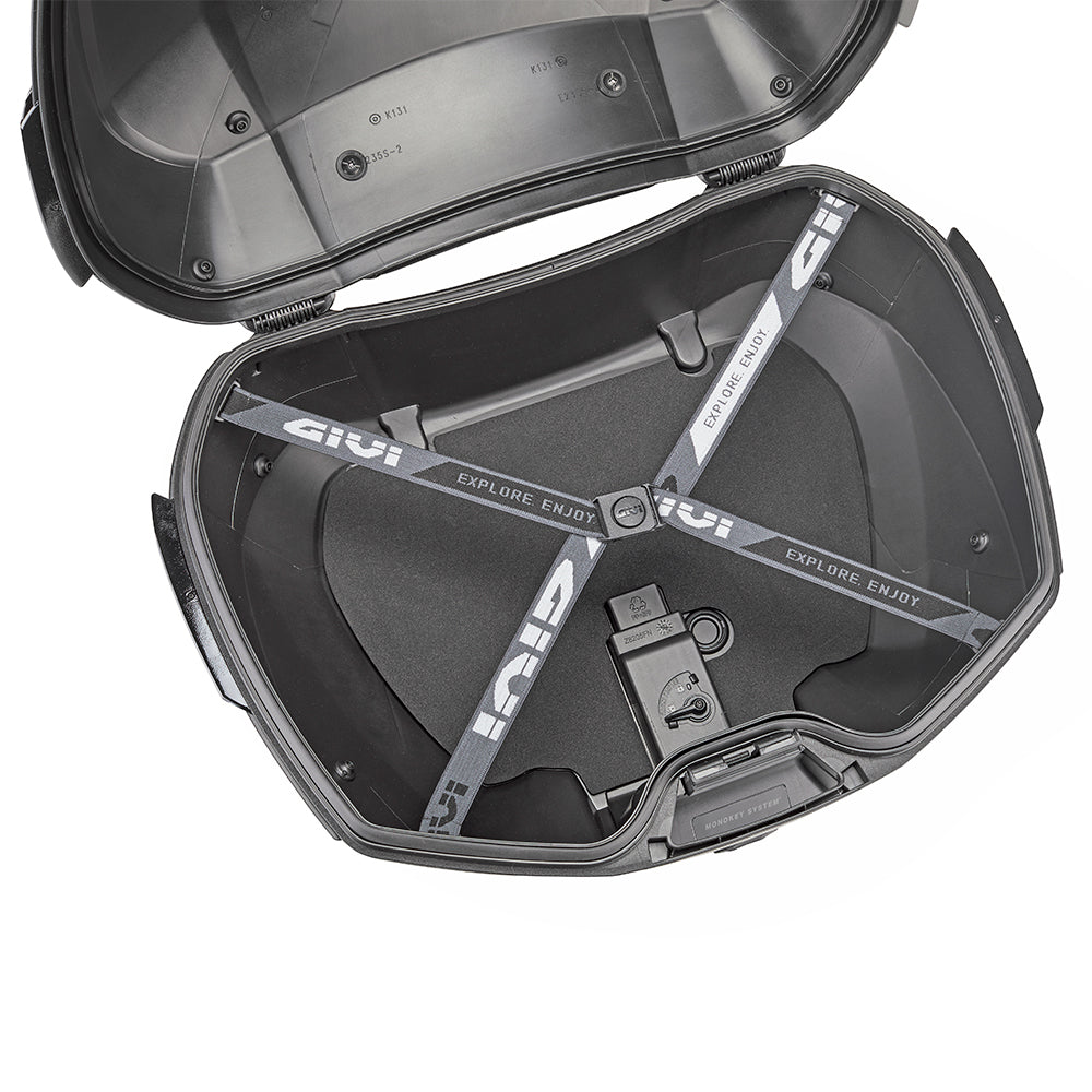 Valigia V49 AIR, nera con catadiottro fumè e quattro cover nere verniciabili. Dotata di 4 alette Wingflow System verniciate in color nero lucido, posizionate sui lati.