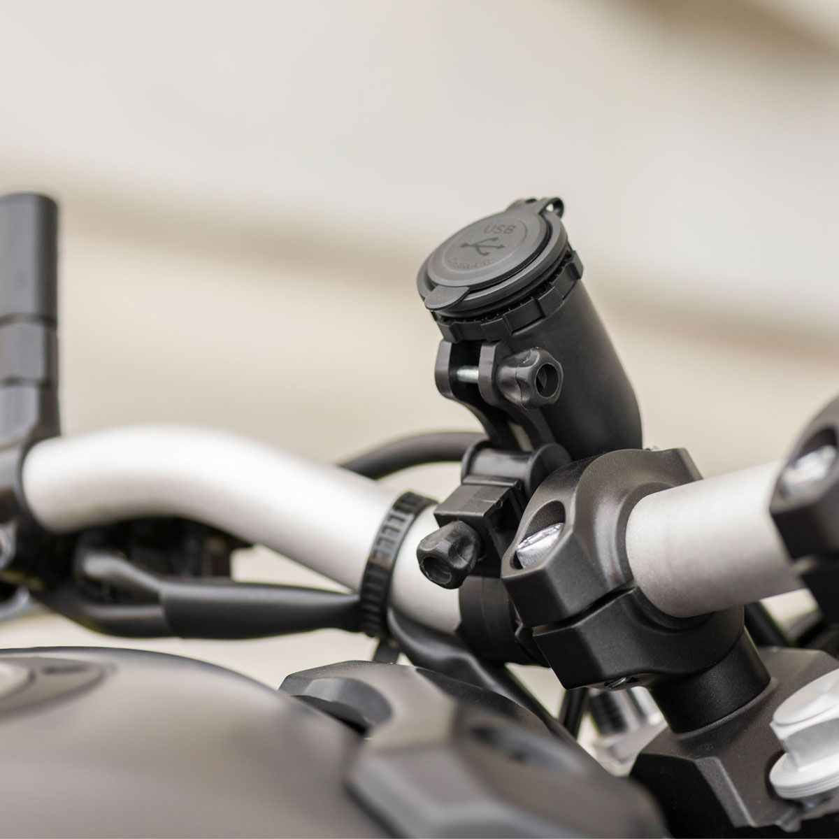 Doppia Presa USB Da Manubrio Midland Da batteria (In Esaurimento)