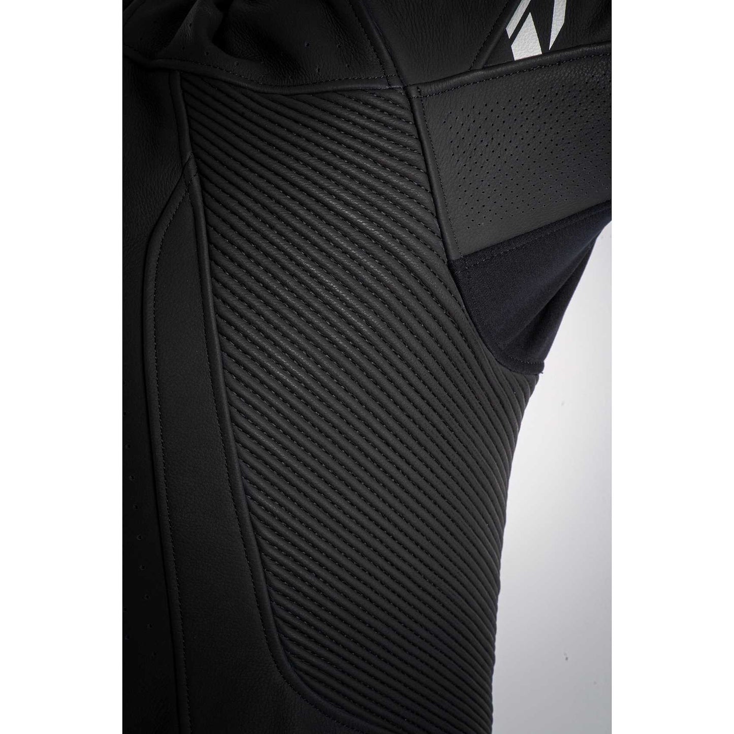 Tuta Moto Intera (CE) AAA in Pelle Ixon JACKAL Nero Nero